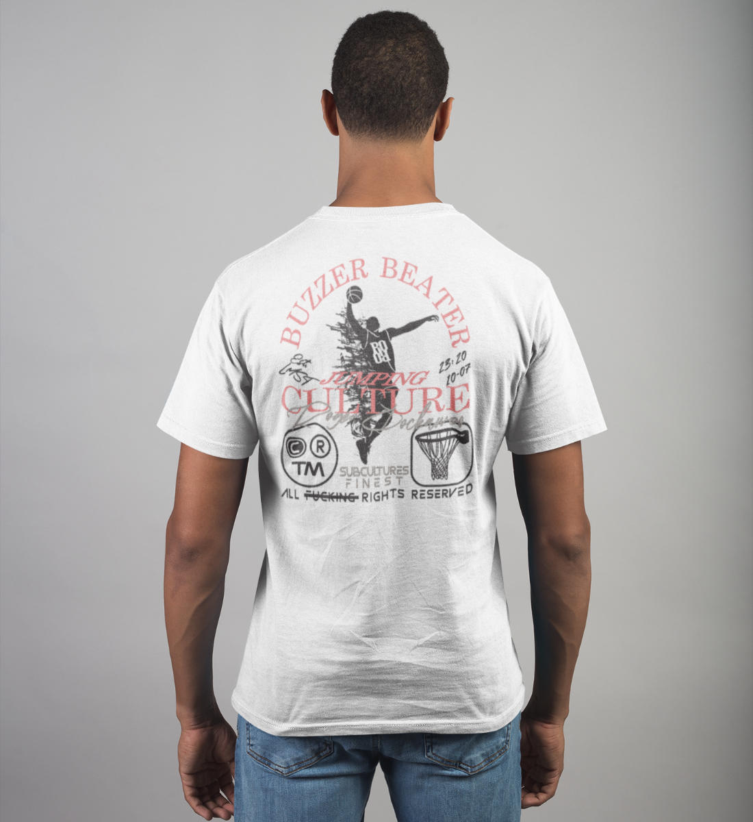 Weißes T-Shirt für Frauen und Männer bedruckt mit dem Design der Roger Rockawoo Kollektion basketball streetball buzzer beater