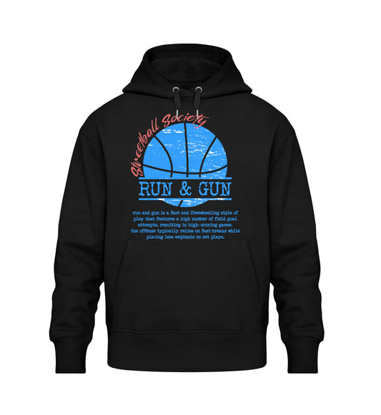Schwarzer Oversize Hoodie Unisex für Frauen und Männer bedruckt mit dem Design der Roger Rockawoo Kollektion Basketball 3x3 Streetball Run and Gun
