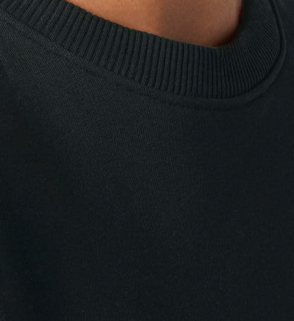 Schwarzes Sweatshirt Unisex für Frauen und Männer bedruckt mit dem Design der Roger Rockawoo Kollektion Basketball 3x3 Downtown