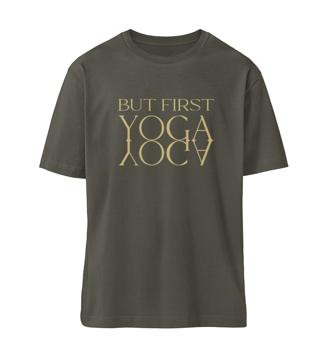 Khaki T-Shirt Unisex für Damen und Herren im Relaxed Fit bedruckt mit dem Design der But First Yoga Kollektion von Roger Rockawoo