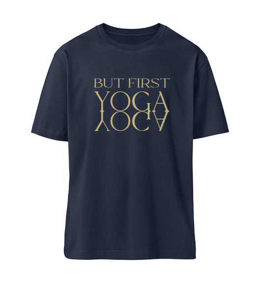 French Navy Blue T-Shirt Unisex für Damen und Herren im Relaxed Fit bedruckt mit dem Design der But First Yoga Kollektion von Roger Rockawoo