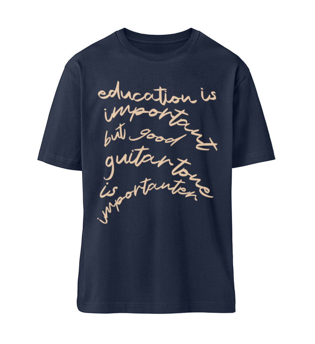 French Navy Blue T-Shirt Unisex Relaxed Fit für Frauen und Männer bedruckt mit dem Design der Roger Rockawoo Kollektion education versus guitar tone