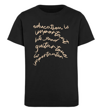 Schwarzes Kinder T-Shirt für Mädchen und Jungen bedruckt mit dem Design der Roger Rockawoo Kollektion guitar education versus guitar tone