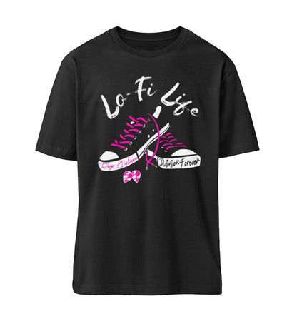 Schwarzes T-Shirt Unisex Relaxed Fit für Frauen und Männer bedruckt mit dem Design der Roger Rockawoo Kollektion Guitar Lofi Life Shoes