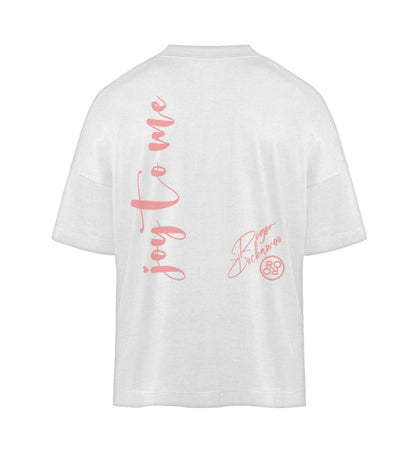 Weißes T-Shirt im Unisex Oversize Fit für Frauen und Männer bedruckt mit dem Design der Roger Rockawoo Kollektion Joy to me