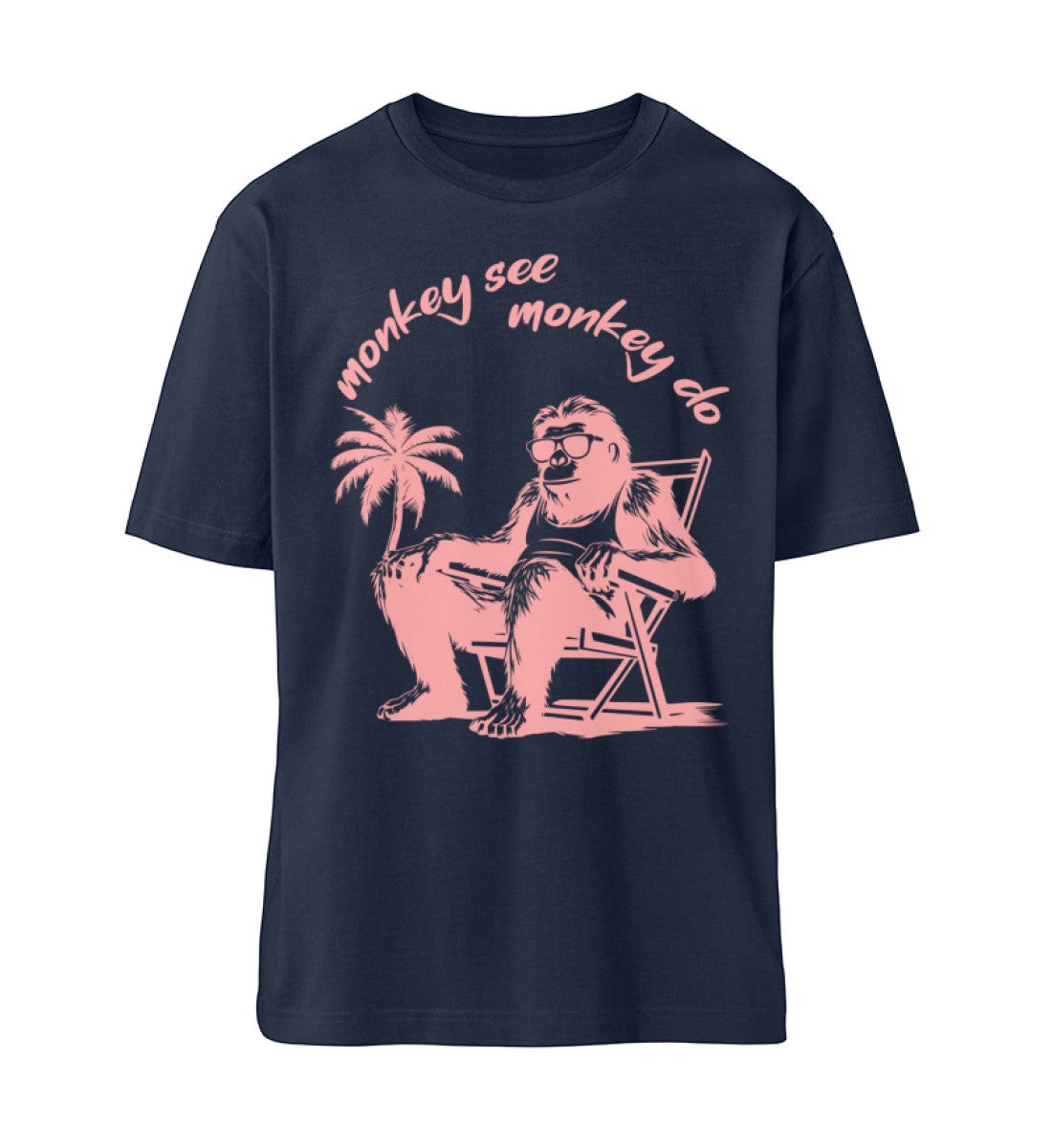 French Navy Blue T-Shirt Unisex Relaxed Fit für Frauen und Männer bedruckt mit dem Design der Roger Rockawoo Clothing Kollektion monkey see monkey do