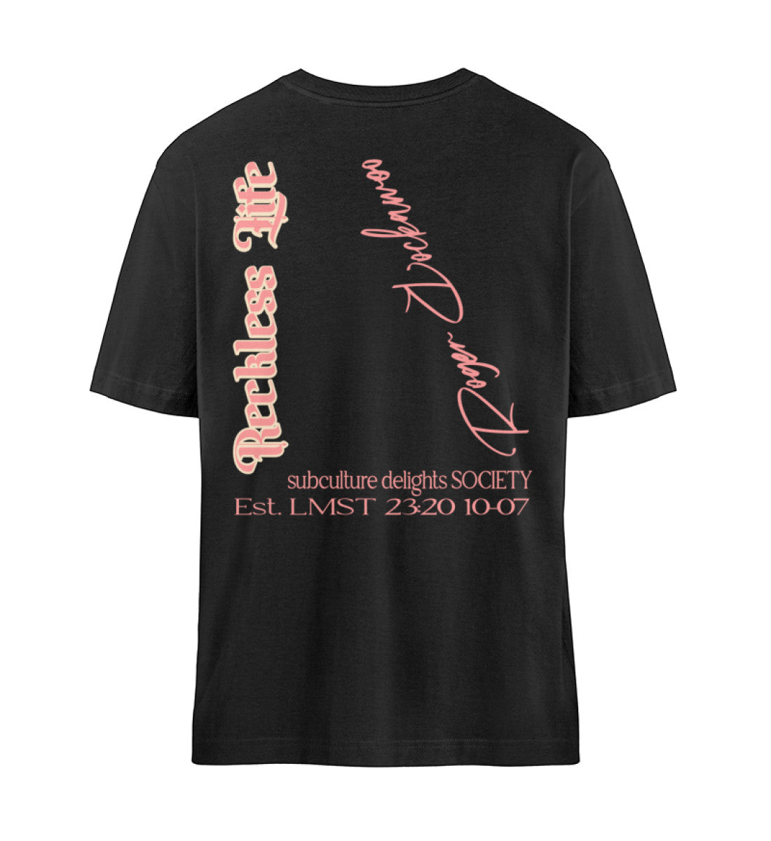Schwarzes T-Shirt Unisex Relaxed Fit für Frauen und Männer bedruckt mit dem Design der Roger Rockawoo Kollektion reckless life