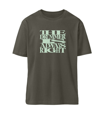 Khaki T-Shirt Unisex für Damen und Herren bedruckt in schwarz mit dem Design The Drummer is always wrong aus der Rocknroll never lies Kollektion und dem Logo Schriftzug von Roger Rockawoo Clothing