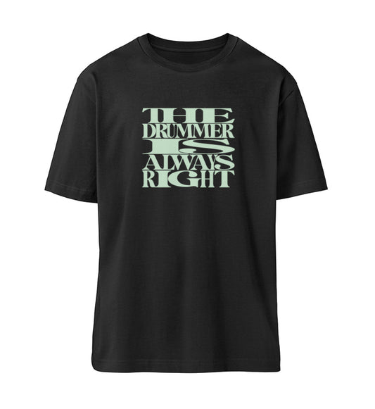 Schwarzes T-Shirt Unisex für Damen und Herren bedruckt in schwarz mit dem Design The Drummer is always wrong aus der Rocknroll never lies Kollektion und dem Logo Schriftzug von Roger Rockawoo Clothing