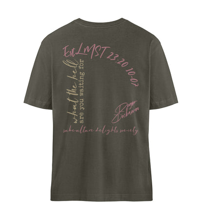 Khaki T-Shirt Unisex Relaxed Fit für Frauen und Männer bedruckt mit dem Design der Roger Rockawoo Clothing Kollektion what the hell are you waiting for