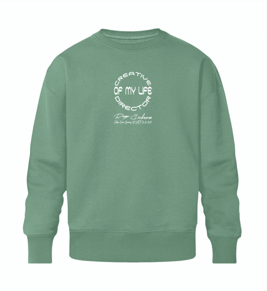 Dusty Mint farbiges Sweatshirt Unisex in Relaxed Fit vorne bedruckt mit dem Design und Logo Schriftzug der creative director of my life Kollektion von Roger Rockawoo