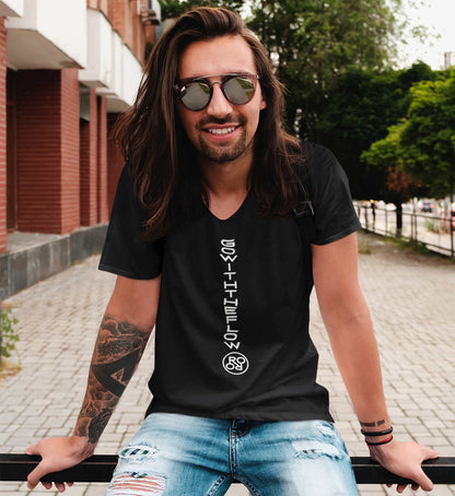 Schwarzes T-Shirt Unisex Relaxed Fit für Damen und Herren bedruckt mit dem Design der Roger Rockawoo Kollektion Mountainbike Go with the flow