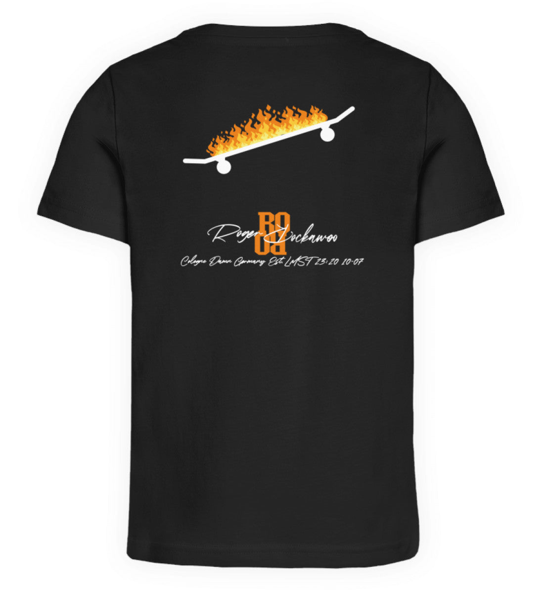 Schwarzes Kinder T-Shirt für Maedchen und Jungen rückseitig in weiß bedruckt mit brennendem Skateboard Design und dem Logo Schriftzug aus der Skateboard Hiss off Kollektion von Roger Rockawoo Clothing