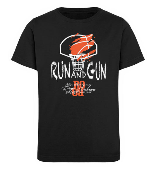 T-Shirt für Kinder Mädchen und Jungen bedruckt mit Print Design Aufdruck der Basketball Run and Gun Collection im Roger Rockawoo Clothing Webstore Subcultures Finest Schwarz-16