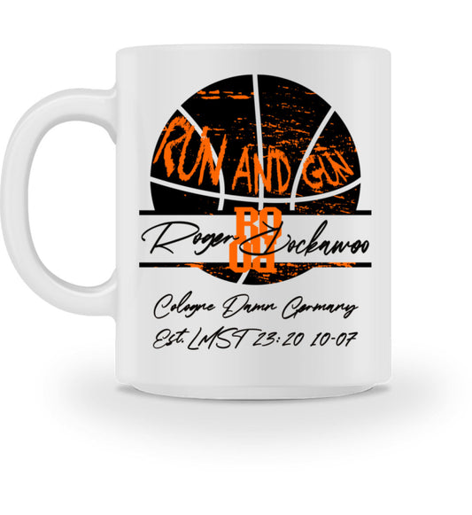 Tasse aus Keramik bedruckt mit dem Design der Basketball Run and Gun Collection im Roger Rockawoo Clothing Webshop Farbe weiss
